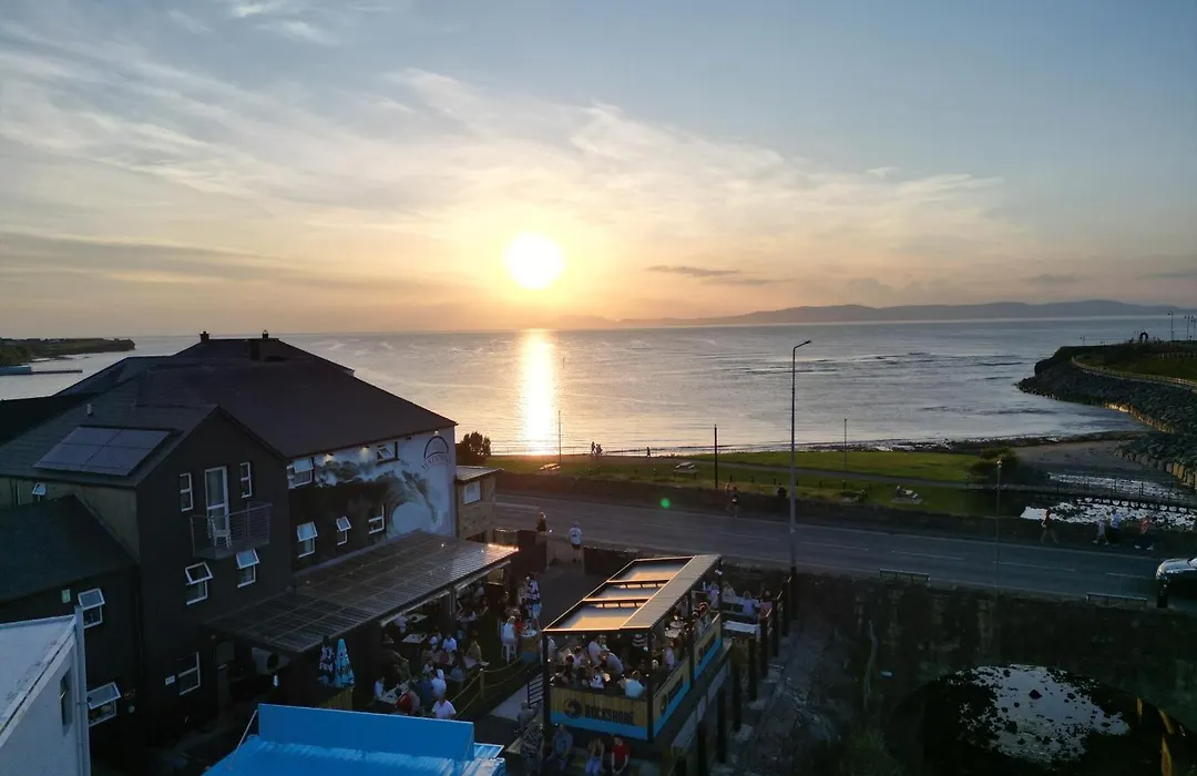 Maddens Bridge Bar & Guesthouse-1