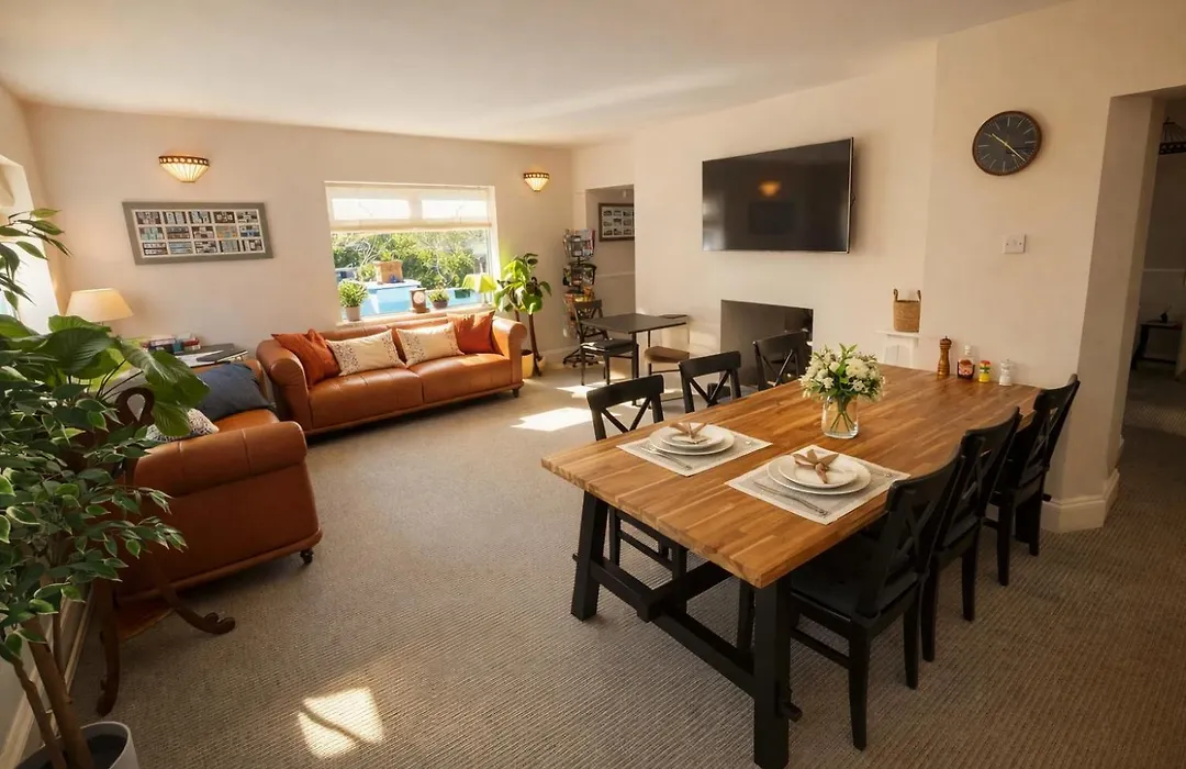Ferndale Lodge-1