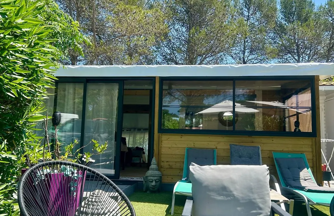 Bungalow de luxe de 60m2 dans camping 5 étoiles-1