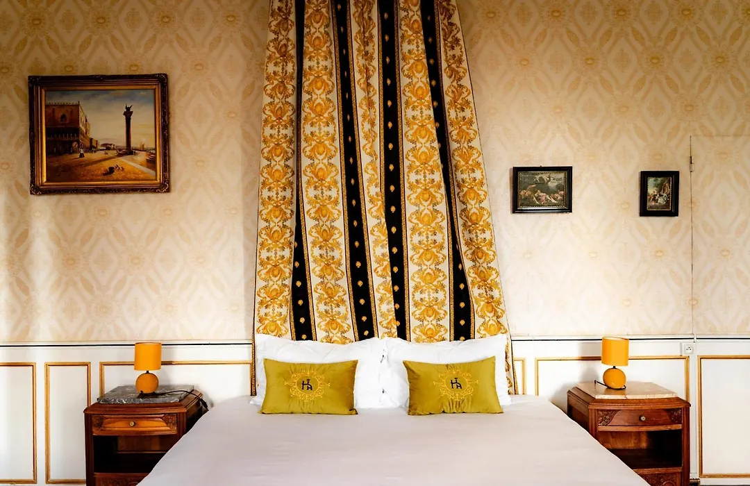 Chateau du Hallay-1