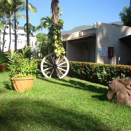 Sands Acapulco Hotel & Bungalows-3