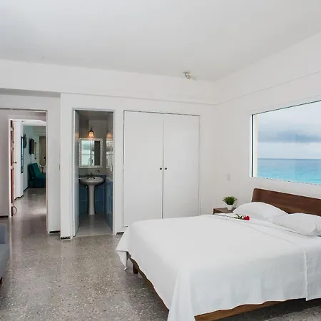 Stunning! 2 Bdrm Beach/Oceanfront Condo On Cancun Beach - Hotel Zone-2