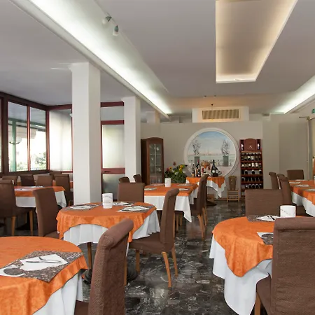 Ute Hotel-2