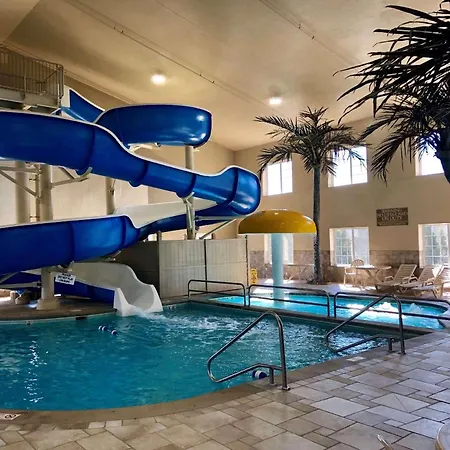 Country Inn & Suites By Radisson Bismarck Waterpark-3