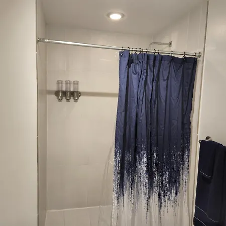 Wonderful 1 Bedroom Condo In Midtown.-3