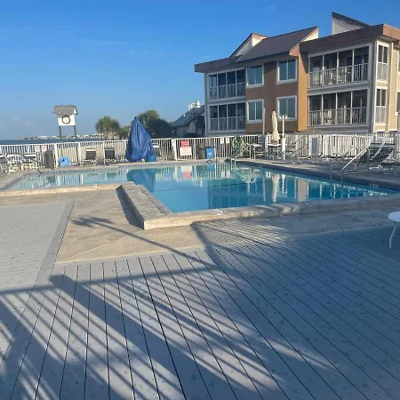 Getaways At Soundside Holiday Beach Resort-2
