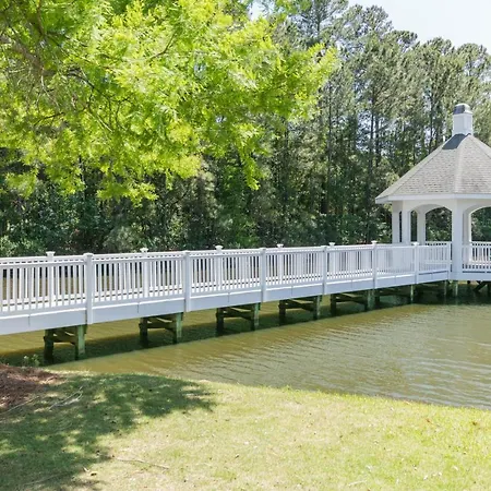 The Salty Fairway, Golf Course Condo With Resort Style Pool, 5 Miles From Beach, Fully Updated-3