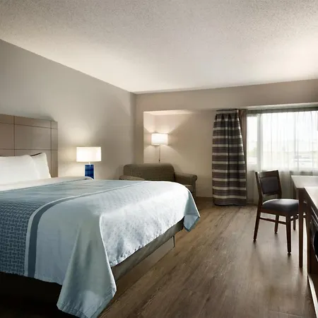 Travelodge Hotel By Wyndham Saskatoon-2
