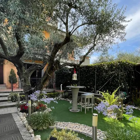 Aurelia Garden Gold B&B-3
