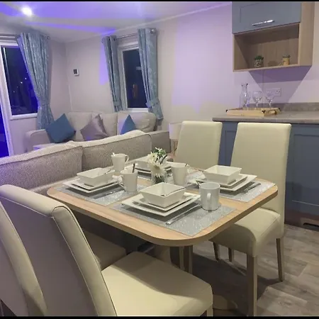 Southview Holiday Park, Deluxe Caravan-2