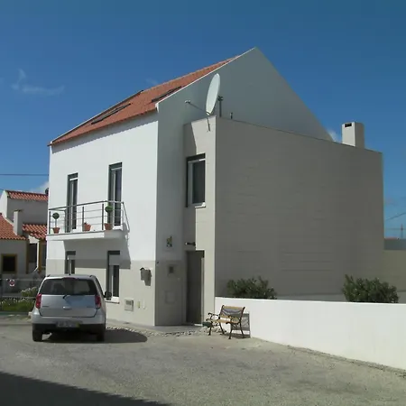 Peniche Surf Lodge 1-3