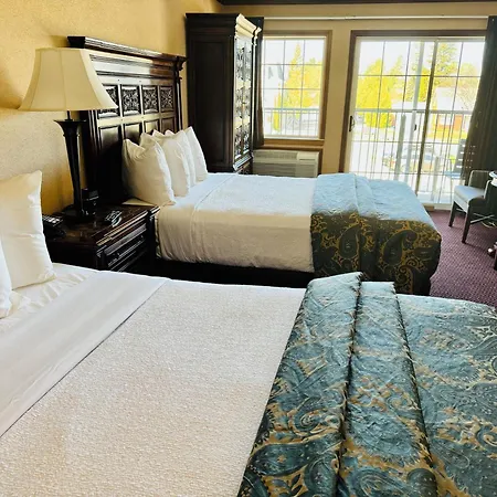 Hamilton Inn Select Beachfront Mackinaw City-2