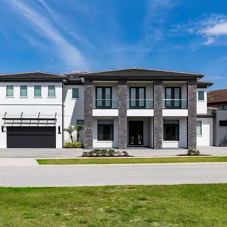 Stunning Mansion! Epic Game Room, Secret Rooms Infinity Pool-3