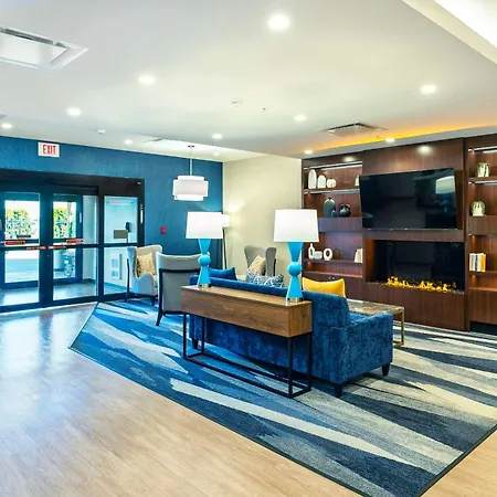 Comfort Suites Kelowna-2