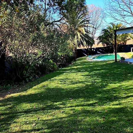 Sandton Guesthouse 4 Bedrooms 3Baths Pool Tennis Court Free Wifi-3