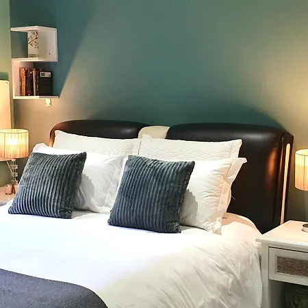 Sandton Guesthouse 4 Bedrooms 3Baths Pool Tennis Court Free Wifi-2