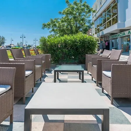 Hotel Cosmopol Cesenatico-3