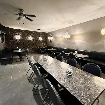 Travelodge By Wyndham Winnipeg Airport-3