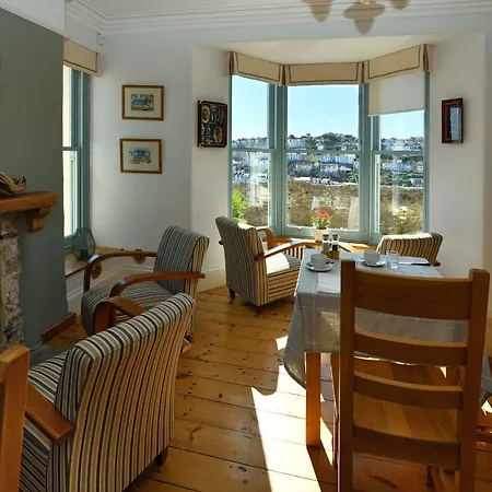 Beacon House B&B Brixham-2