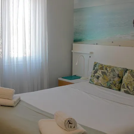 Golden Beach Guest House & Rooftop Bar-3