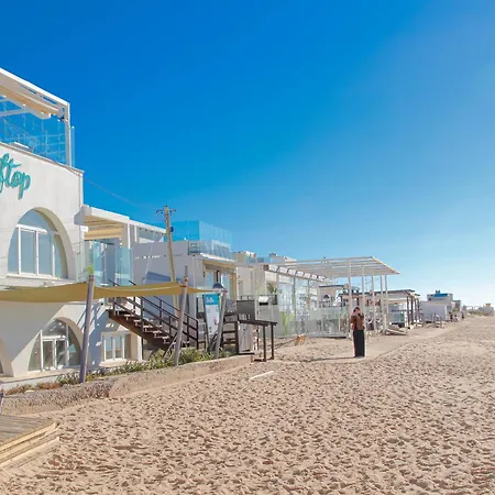 Golden Beach Guest House & Rooftop Bar-2