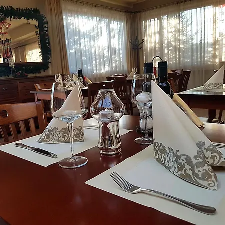 Garden Club - Hotel & Restaurant - Free Outdoor Pool & Parking-2