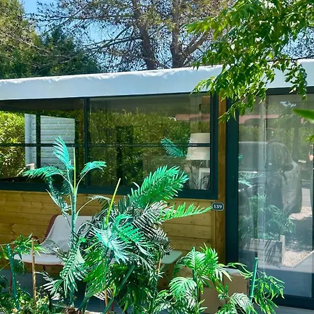 Bungalow de luxe de 60m2 dans camping 5 étoiles-2