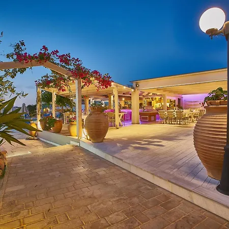 Golden Bay Apartments-Garden Haven-2