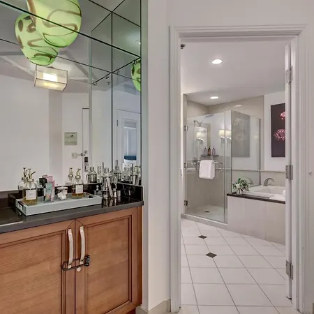 Lucky Gem Penthouse & Luxury Suites At Mgm Signature Resort, Balcony Strip View 1607-2