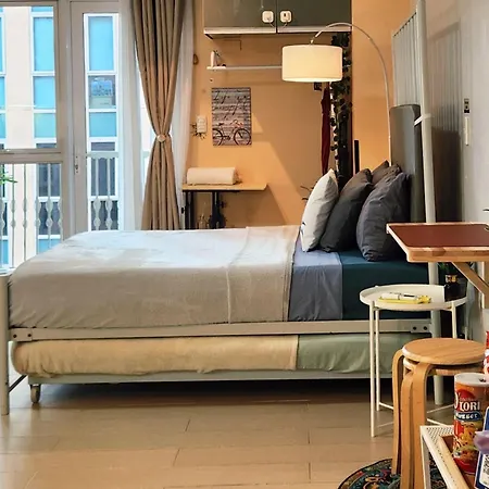 Venice Luxury: Family Suite with Mall Access and Pool-3