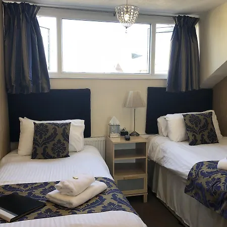 Adelphi Guest House-3