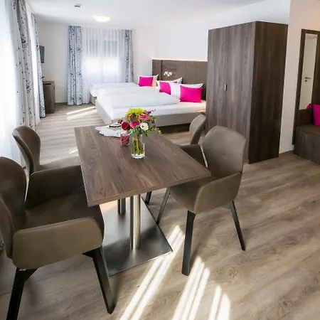 Hotel Loewen Garni - B&B-3