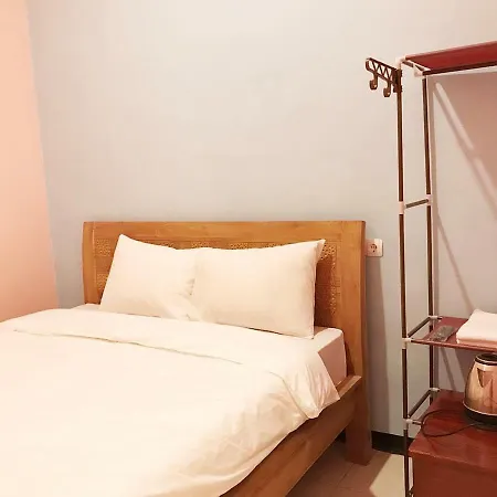 Roomz Budget Residence-2