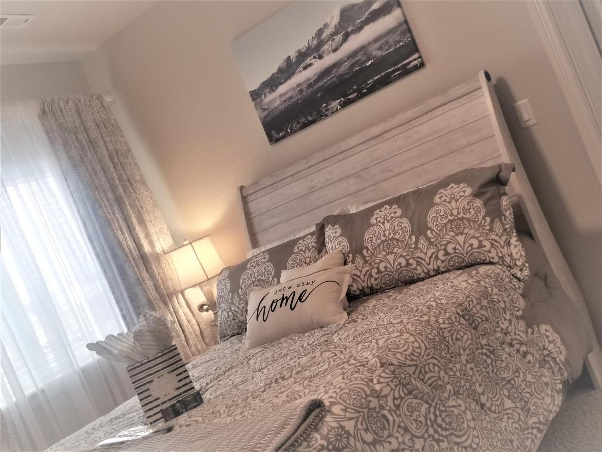 Peak Valley Manor, A Modern Farmhouse Guest House Colorado Springs